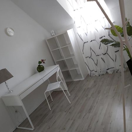 Megena Apartment Майен Екстериор снимка