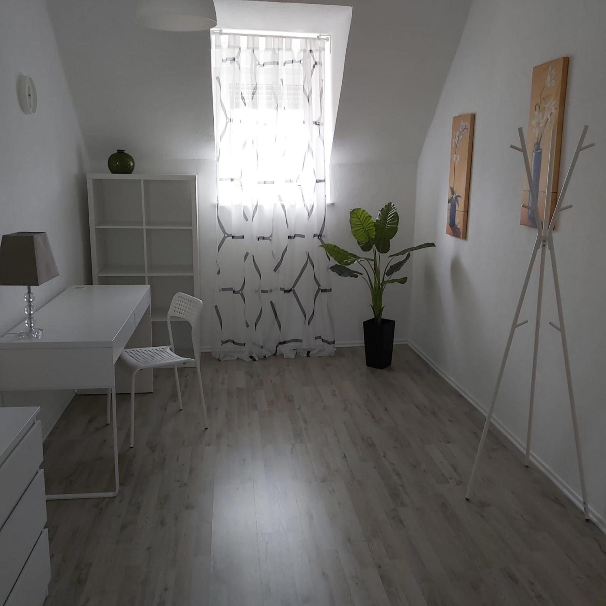 Megena Apartment Майен Екстериор снимка