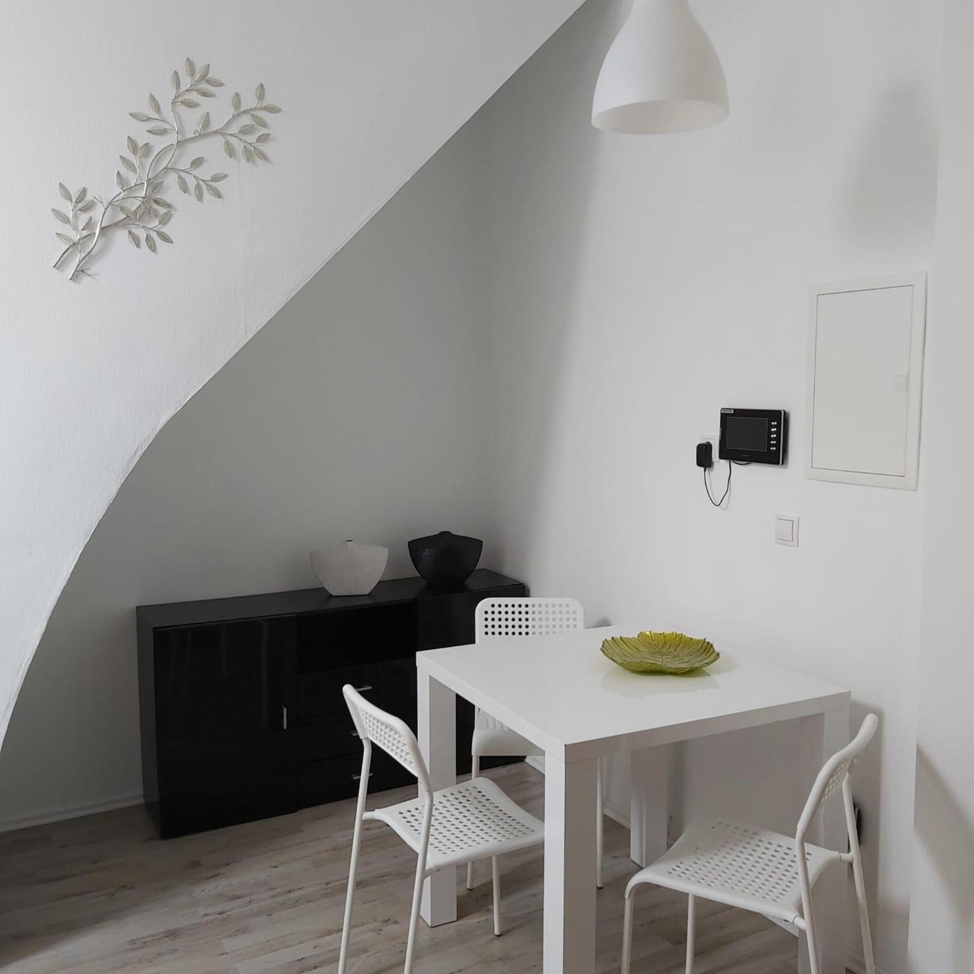 Megena Apartment Майен Екстериор снимка